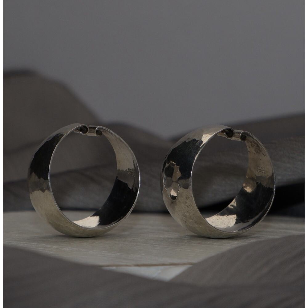Retired James Avery Sterling Bola Style Hammered Hoop Earrings 3.5G / 0.7in - Picture 2 of 3